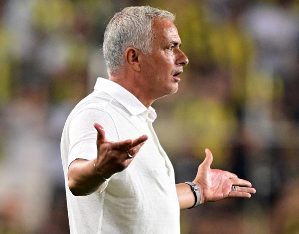 Jose Mourinho'dan Galatasaray ve Okan Buruk'a Eleştiriler