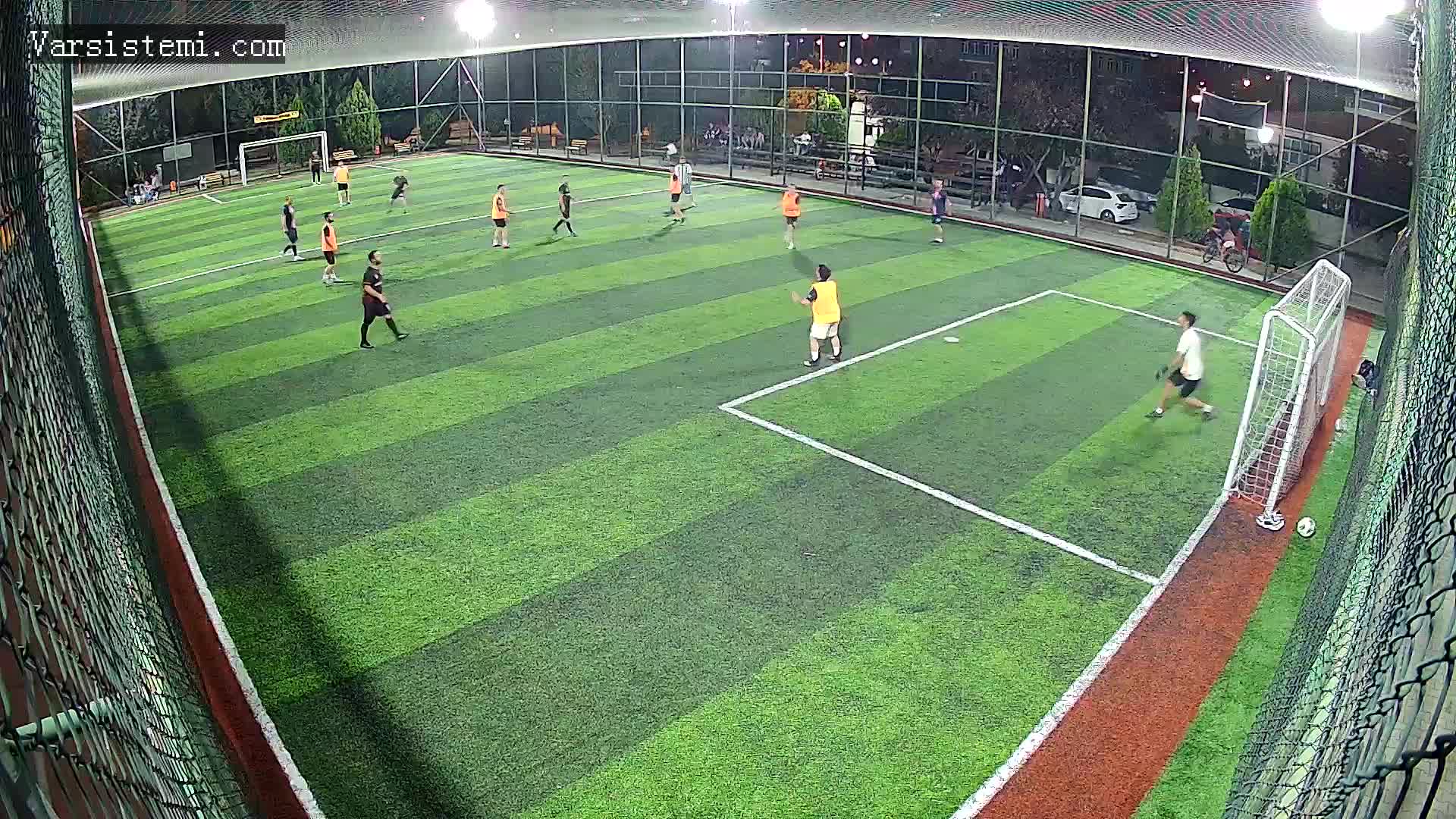 Musta halı saha gol
