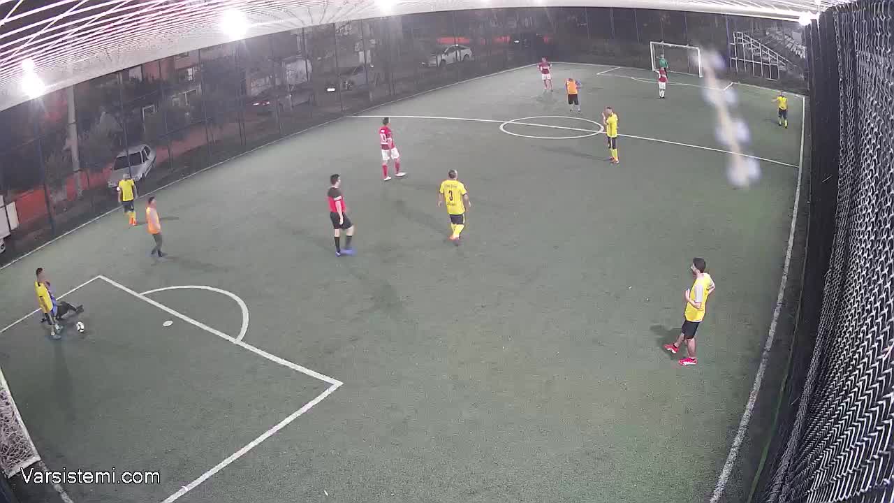Kuzenler halı saha gol