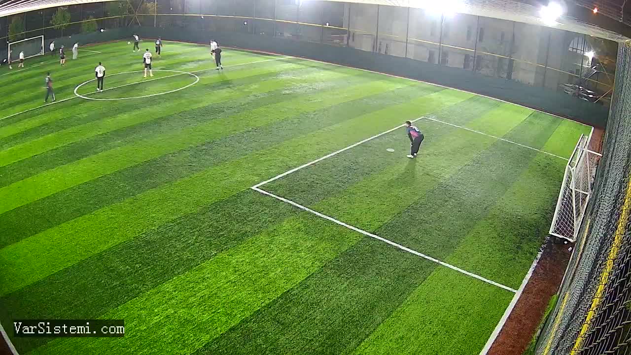 Bugs halı saha gol
