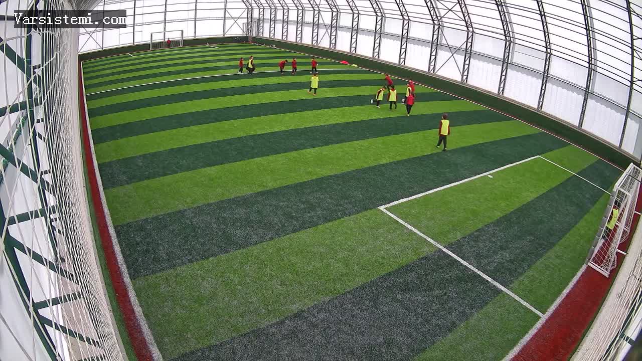 Yamaç halı saha gol