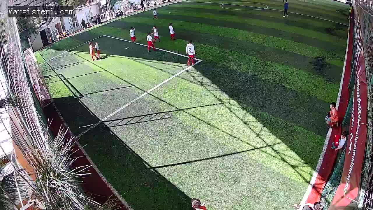 Kaya demir halı saha gol