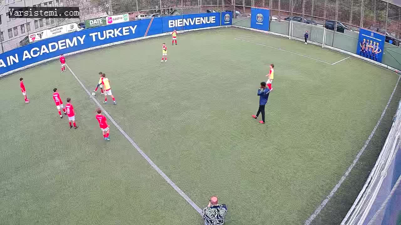 Emre Can halı saha gol