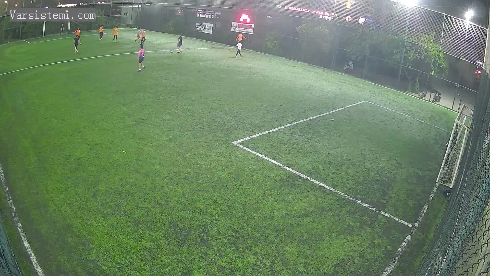 Aras sarıkeçili halı saha gol