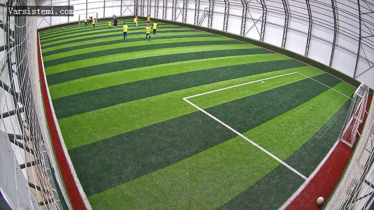 Kaleci yalandan sakatlaniyor halı saha gol
