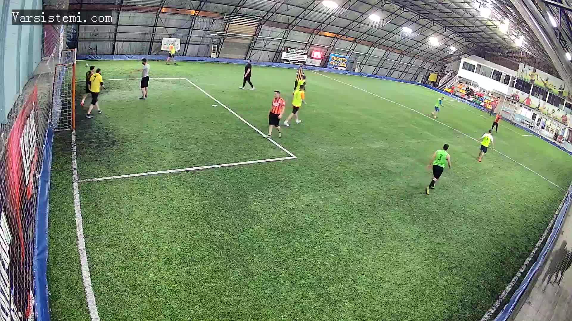 Yiğit genç halı saha gol