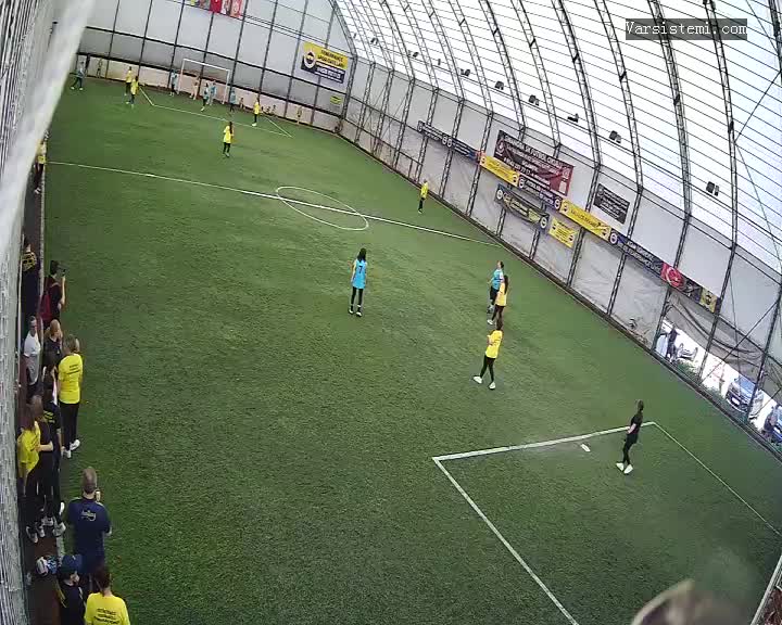 ceren halı saha gol