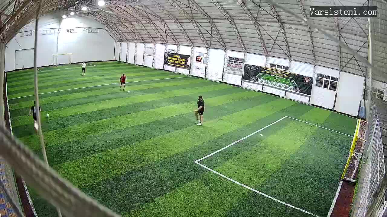 Ağır halı saha gol
