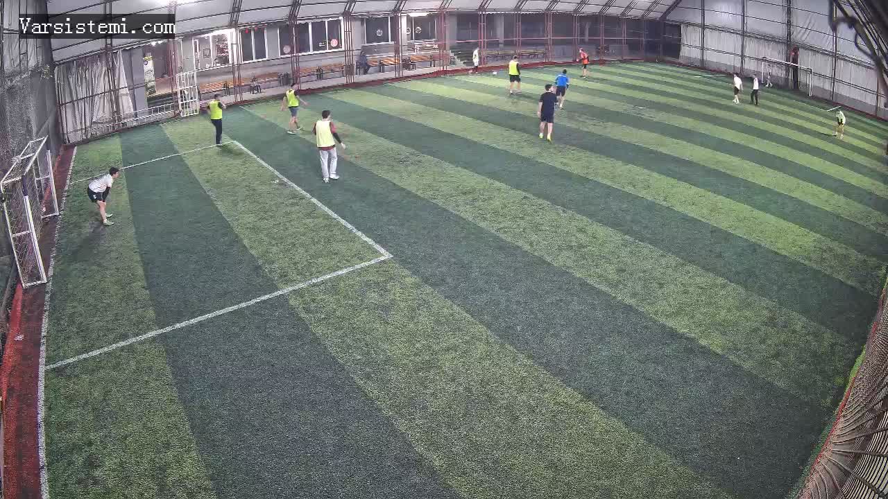 Toprak halı saha gol