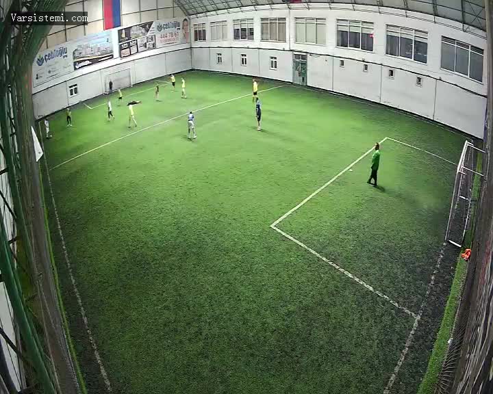 Ördek vuruldu halı saha gol